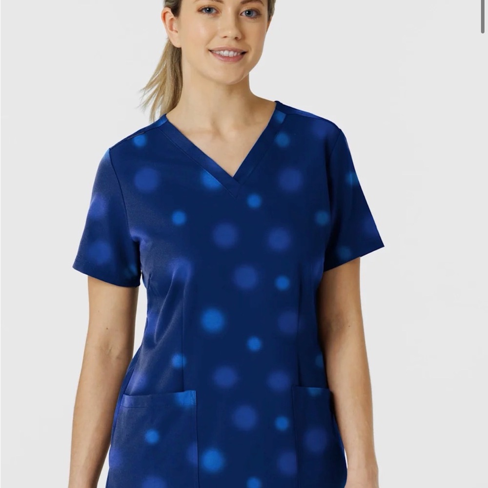 NWT Wink 3-Pocket Graffiti Blots V-Neck Modern Fit Print Top (M)